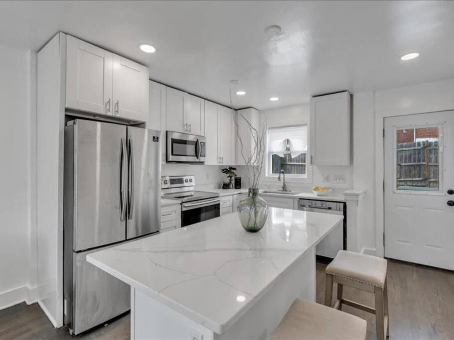Quaint 3/2.5 Home In Fort Dupont ワシントン エクステリア 写真