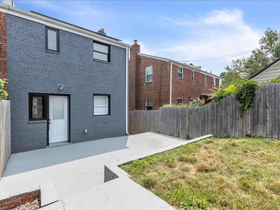 Quaint 3/2.5 Home In Fort Dupont ワシントン エクステリア 写真