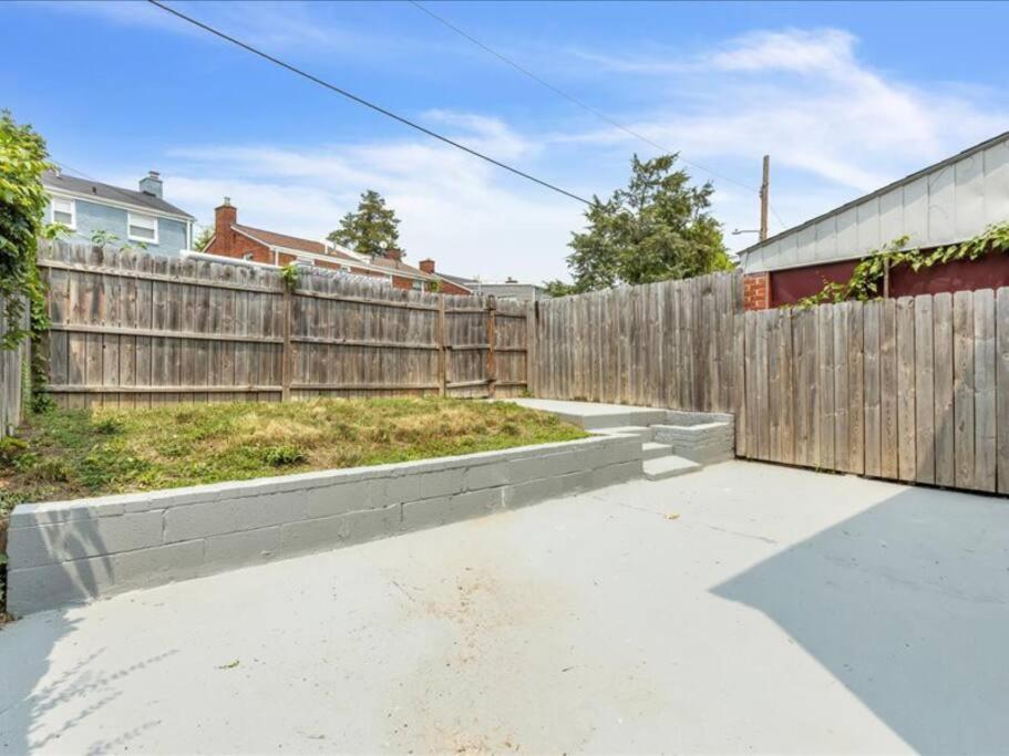 Quaint 3/2.5 Home In Fort Dupont ワシントン エクステリア 写真