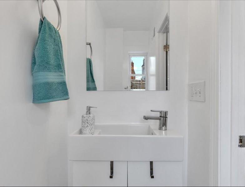 Quaint 3/2.5 Home In Fort Dupont ワシントン エクステリア 写真