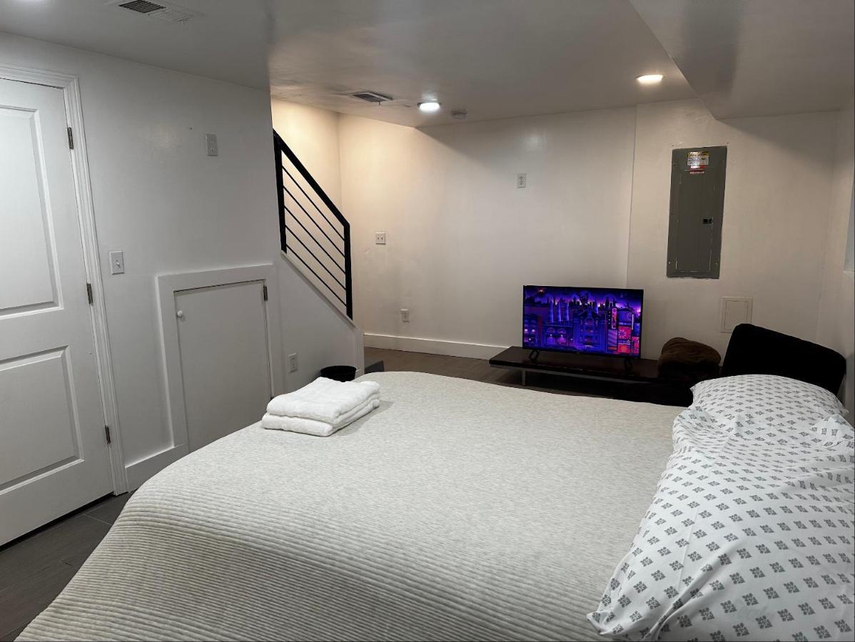 Quaint 3/2.5 Home In Fort Dupont ワシントン エクステリア 写真